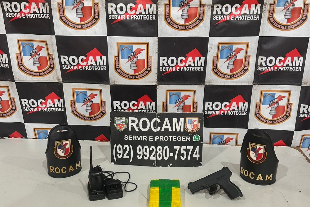 Polícia apreende drogas, simulacro e dinheiro durante operação em Borba Polícia apreende drogas, simulacro e dinheiro durante operação em Borba