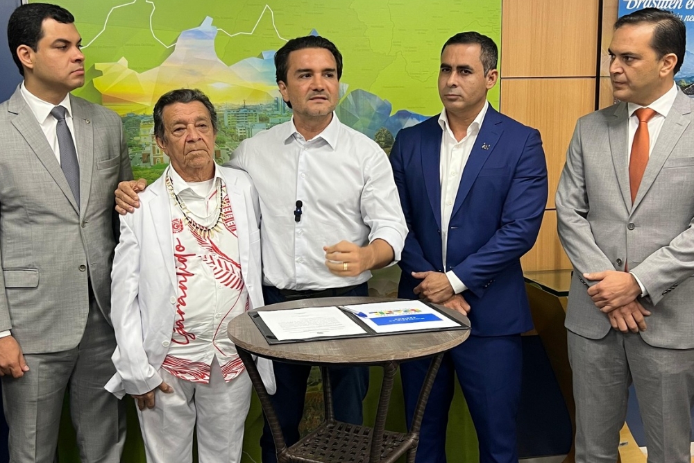 Saullo Vianna e ministro Celso Sabino anunciam patrocínio de R$ 10 milhões para o Festival de Parintins Saullo Vianna e ministro Celso Sabino anunciam patrocínio de R$ 10 milhões para o Festival de Parintins