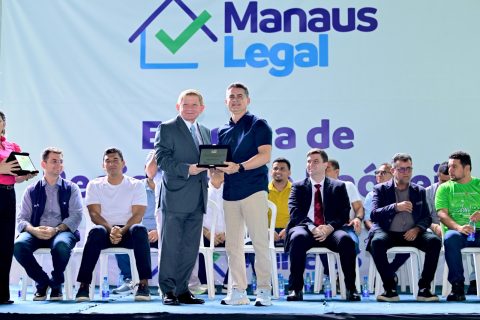 Prefeito David Almeida recebe homenagem do Poder Judiciário por avanços na regularização fundiária em Manaus