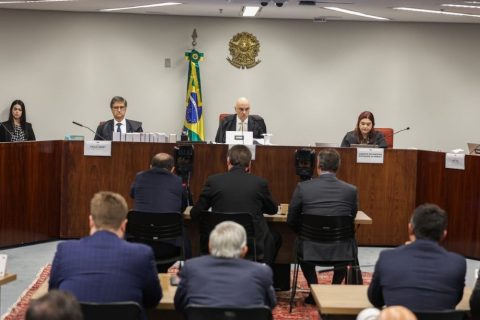 Com voto de Moraes, STF retoma julgamento de Bolsonaro nesta terça-feira (09)