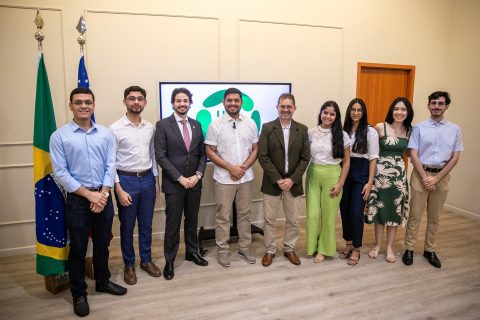 Equipe de Direito da UEA vence competição nacional e recebe menção honrosa