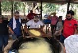 Idam capacita agricultores de Tabatinga na produção de derivados da mandioca
