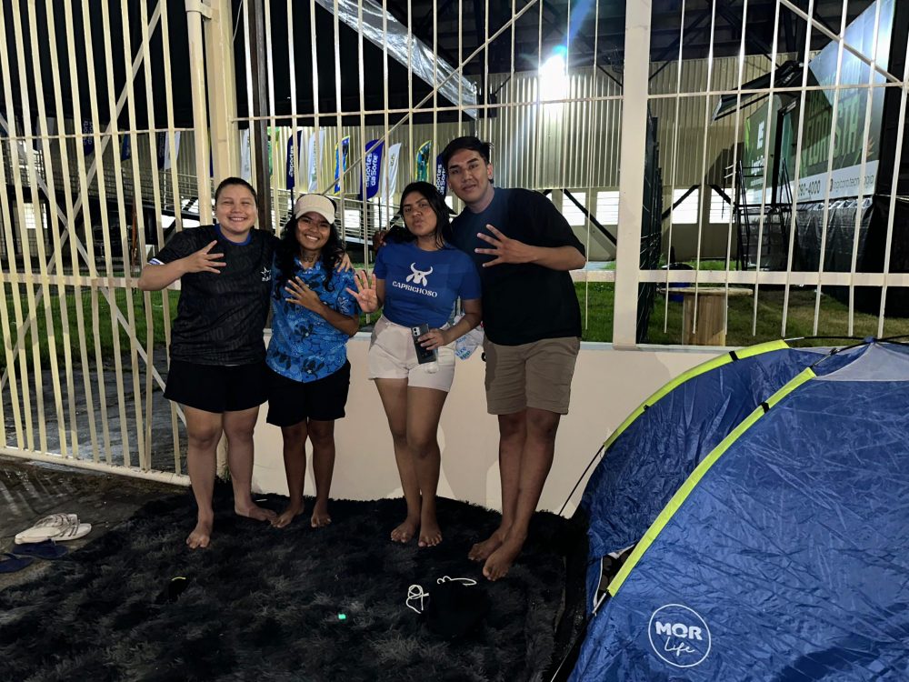 Começa a fila das galeras no Bumbódromo, tradição, paixão e sacrifício na Festa dos Bumbás Começa a fila das galeras no Bumbódromo, tradição, paixão e sacrifício na Festa dos Bumbás