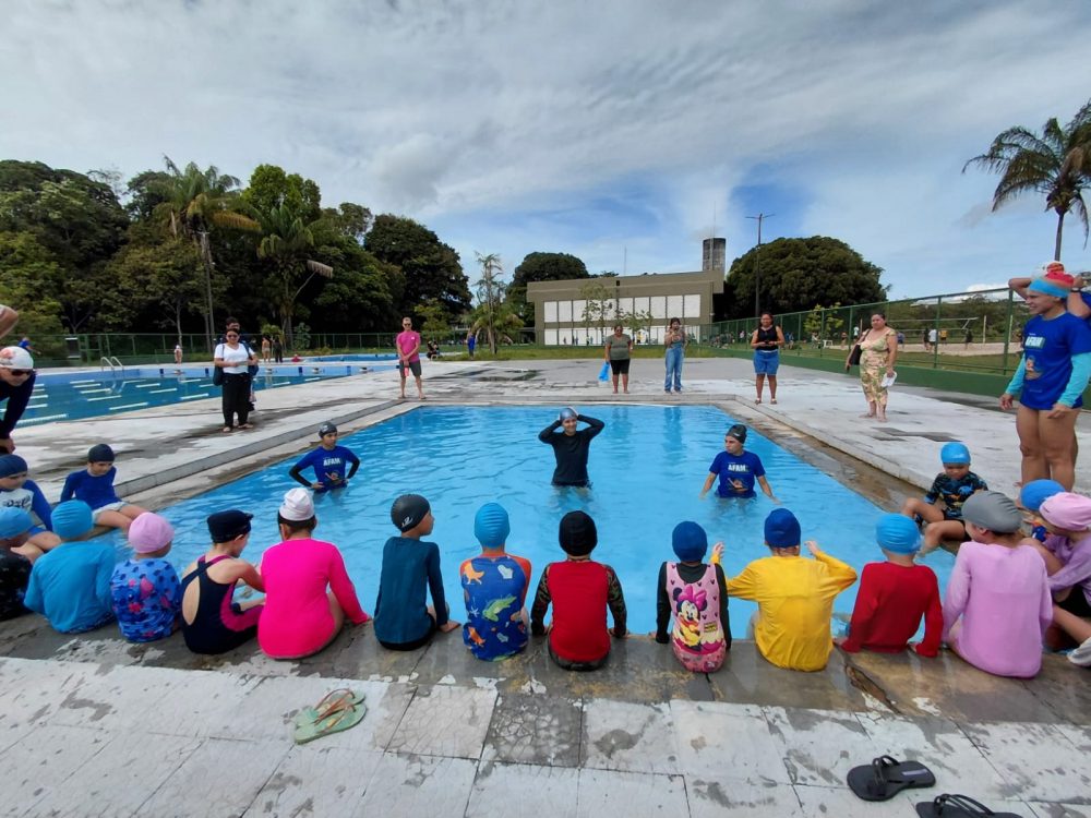 Projeto da Ufam promove natação e prevenção de afogamentos para crianças e adolescentes em Manaus Projeto da Ufam promove natação e prevenção de afogamentos para crianças e adolescentes em Manaus
