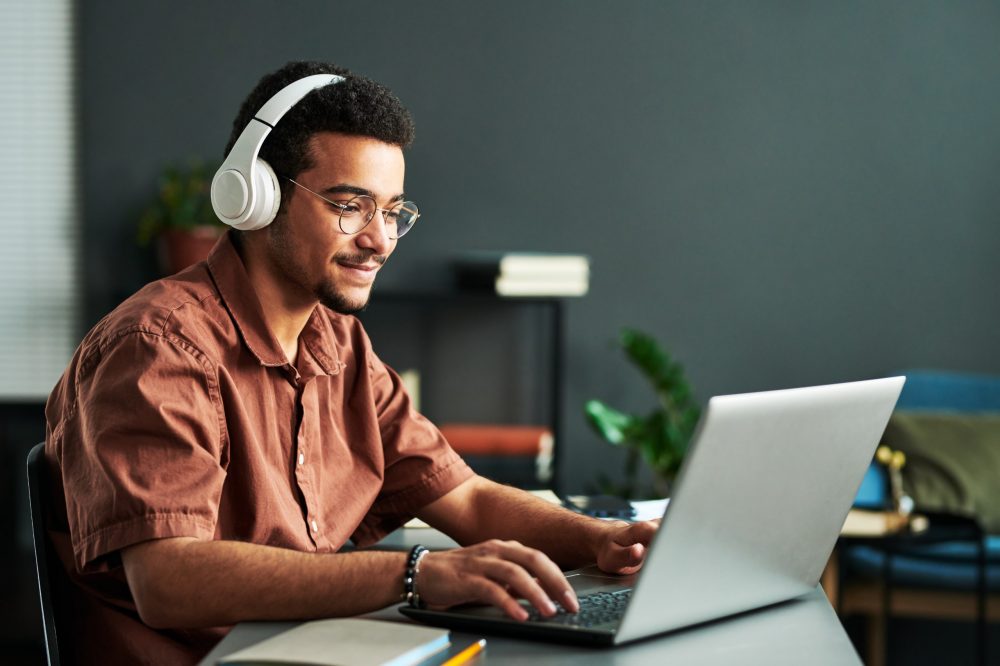 Sesc oferece 75 vagas para Ensino Médio EAD com formação em produção cultural Sesc oferece 75 vagas para Ensino Médio EAD com formação em produção cultural