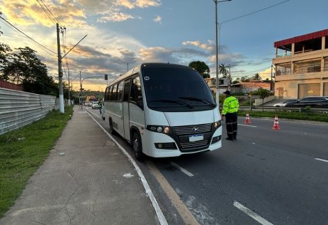 IMMU intensifica fiscalização e remove micro-ônibus irregulares na zona Oeste de Manaus