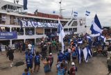 Boi Caprichoso faz festa no Porto de Parintins na recepção do Movimento Marujada