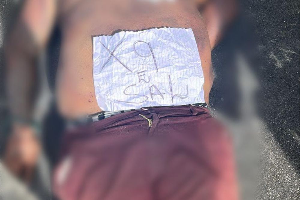 Corpo com sinais de tortura é encontrado em ramal da zona leste de Manaus Corpo com sinais de tortura é encontrado em ramal da zona leste de Manaus