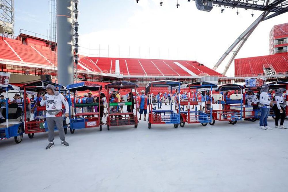 Tricicleiros recebem novos uniformes e veículos reformados para melhorar atuação no Festival de Parintins Tricicleiros recebem novos uniformes e veículos reformados para melhorar atuação no Festival de Parintins