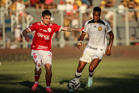 Série B: Amazonas FC reage a pênalti sofrido e supera Vila Nova por 2 a 1 no Carlos Zamith