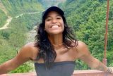 Pai de Juliana Marins se emociona ao abrir mochila da filha após tragédia na Indonésia