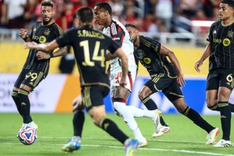Flamengo empata com LAFC e avança como líder do Grupo D no Mundial de Clubes