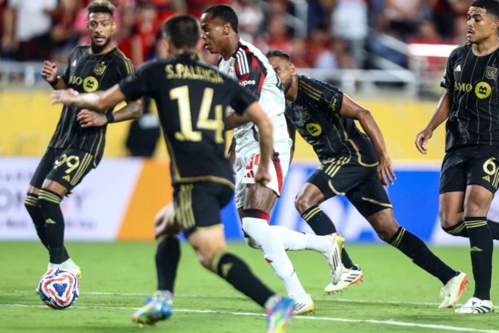 Flamengo empata com LAFC e avança como líder do Grupo D no Mundial de Clubes Flamengo empata com LAFC e avança como líder do Grupo D no Mundial de Clubes