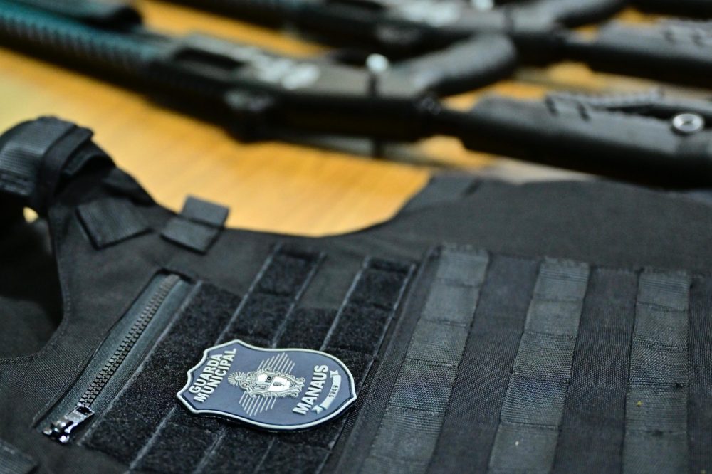 Guarda Municipal recebe novos armamentos e coletes para reforçar patrulhamento em Manaus Guarda Municipal recebe novos armamentos e coletes para reforçar patrulhamento em Manaus