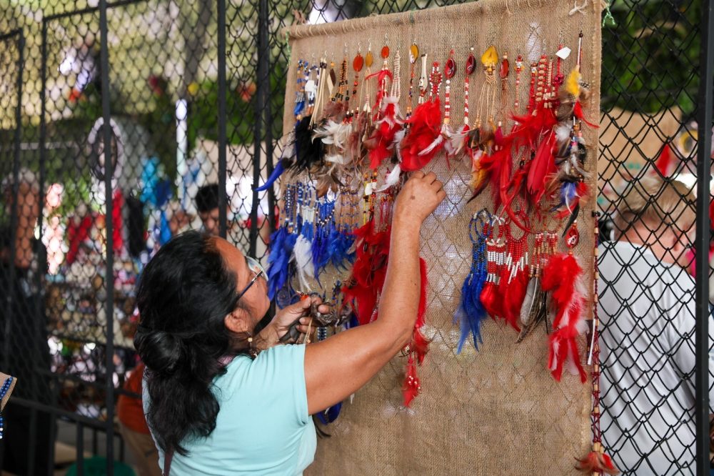 Festival de Parintins recebe Mostra de Artesanato e Feira Indígena com mais de 140 expositores Festival de Parintins recebe Mostra de Artesanato e Feira Indígena com mais de 140 expositores