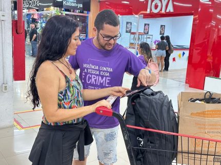 Ação educativa em shoppings reforça combate à violência contra idosos em Manaus