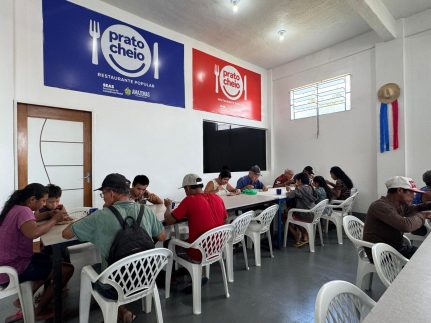 Restaurante Prato Cheio entra no clima do Festival de Parintins com decoração temática e toadas