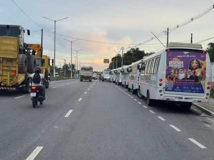 Fiscalização aborda 15 ônibus e remove transportes irregulares da zona Oeste de Manaus