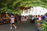 Artesãos e empreendedores solidários recebem estandes para exposição no Festival de Parintins