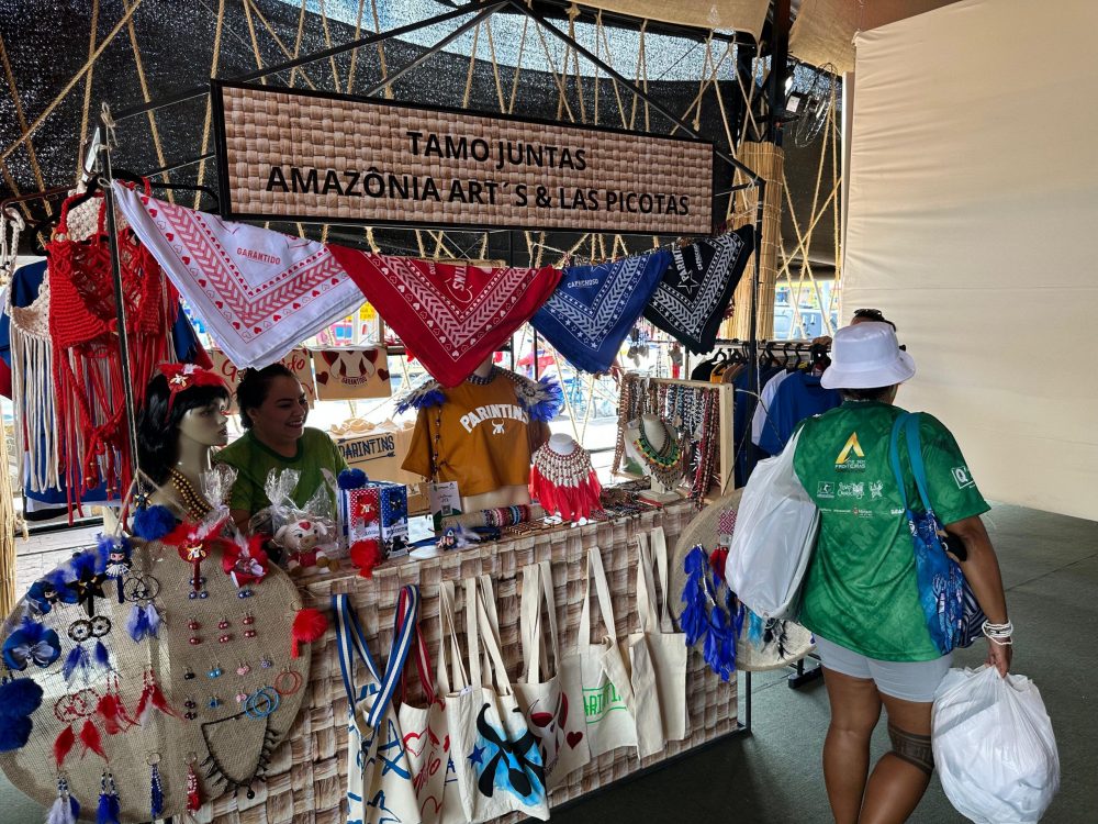 Turismo e identidade: Festival de Parintins impulsiona artesanato e fortalece economia local Turismo e identidade: Festival de Parintins impulsiona artesanato e fortalece economia local
