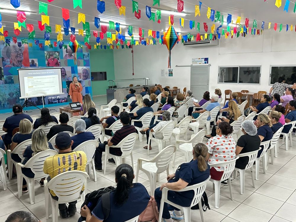 Junho Violeta: palestra sobre violência contra idosos reúne profissionais da saúde em Manaus Junho Violeta: palestra sobre violência contra idosos reúne profissionais da saúde em Manaus