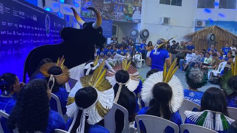 Caprichoso apresenta projeto de arena 'É Tempo de Retomada' e recebe Manto Tupinambá em coletiva com lideranças indígenas