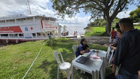 Barco Hospital ancora em Parintins para atendimentos durante 58º Festival Folclórico