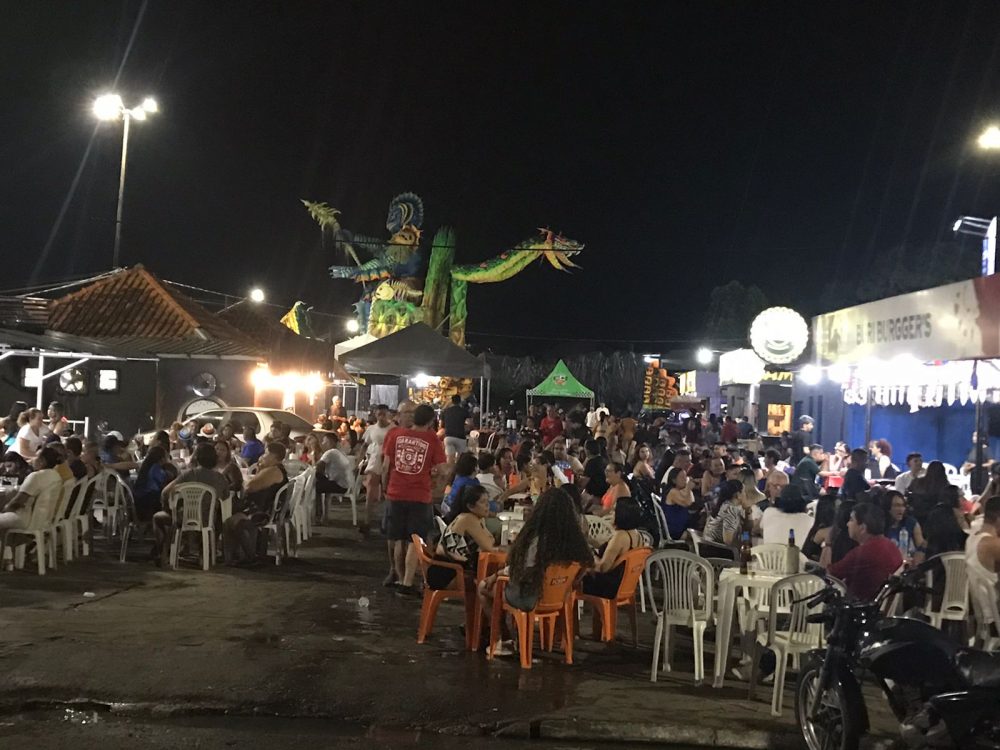 Torcedores tomam Parintins e esquentam o clima para a Festa dos Bumbás Torcedores tomam Parintins e esquentam o clima para a Festa dos Bumbás