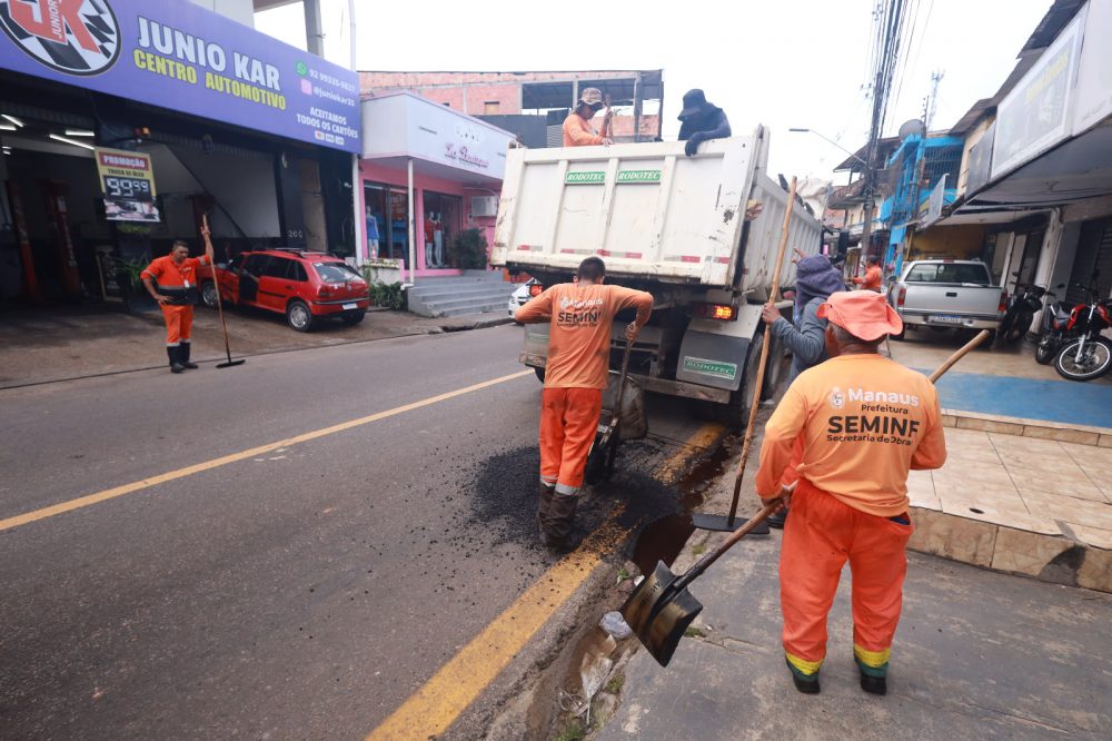Bairro Compensa registra avanços em obras de pavimentação e mobilidade urbana Bairro Compensa registra avanços em obras de pavimentação e mobilidade urbana