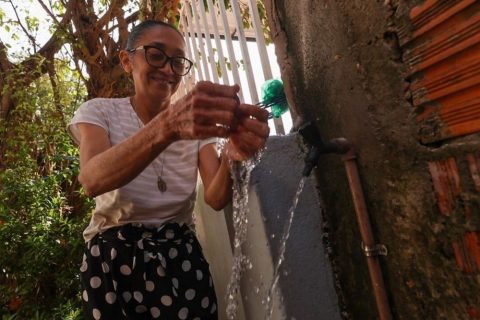 'Merecemos essa água de qualidade', diz moradora sobre novo sistema de abastecimento implantado em Parintins