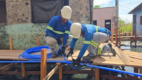 Cheia do Rio Negro leva à adaptação de tubulações em áreas vulneráveis de Manaus