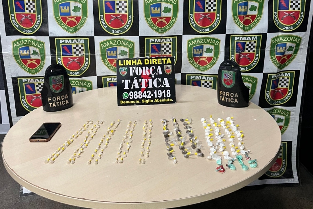 Homem é preso com 142 porções de drogas no Centro de Manaus Homem é preso com 142 porções de drogas no Centro de Manaus