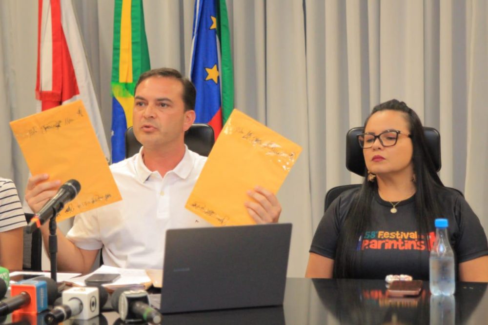 Prefeito de Parintins rebate críticas sobre jurados e reforça integridade do Festival 2025 Prefeito de Parintins rebate críticas sobre jurados e reforça integridade do Festival 2025
