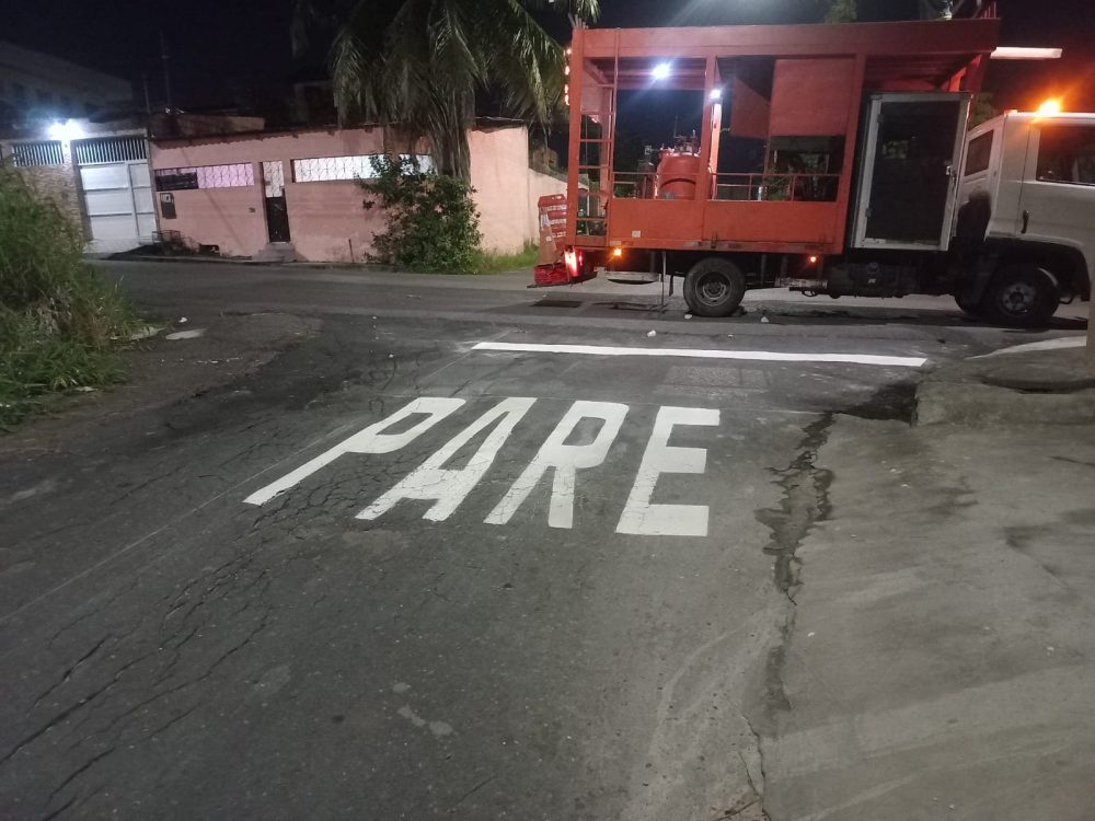 Manaus amplia sinalização de trânsito em áreas estratégicas da cidade Manaus amplia sinalização de trânsito em áreas estratégicas da cidade