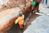 Obra emergencial resolve falha na drenagem e melhora tráfego no bairro Vila da Prata