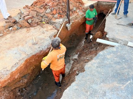 Obra emergencial resolve falha na drenagem e melhora tráfego no bairro Vila da Prata