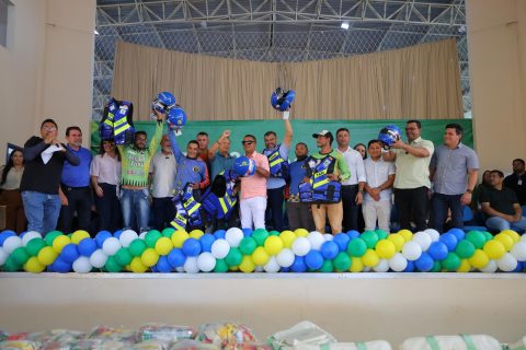 Detran-AM entrega 30 novos kits de segurança para mototaxistas de Lábrea