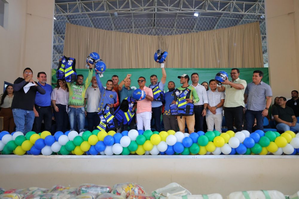 Detran-AM entrega 30 novos kits de segurança para mototaxistas de Lábrea Detran-AM entrega 30 novos kits de segurança para mototaxistas de Lábrea