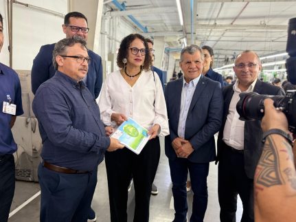 Ministra do MCTI visita Zona Franca de Manaus e reforça apoio à inovação na Amazônia