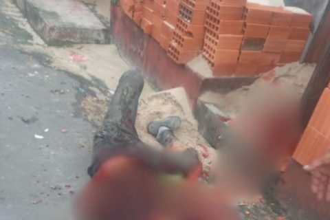 Pedreiro é esfaqueado durante expediente após suposta cobrança de dívida em Manaus