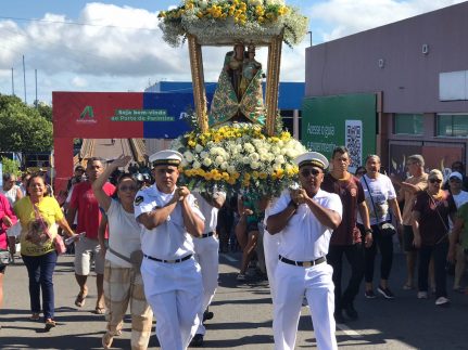 Círio Fluvial recepciona a imagem peregrina de Nossa Senhora do Carmo na chegada a Manaus
