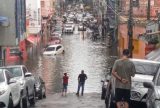 Rio Negro atinge cota de inundação severa e alaga ruas do Centro de Manaus