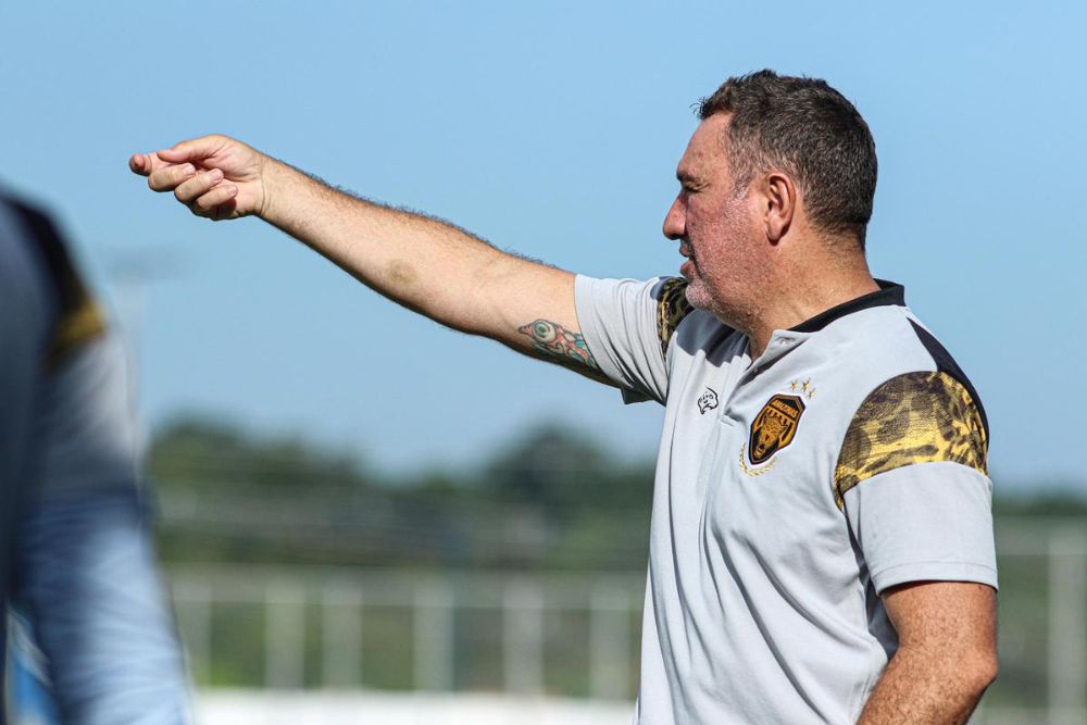 Amazonas FC demite técnico Guilherme Alves após nova derrota na Série B Amazonas FC demite técnico Guilherme Alves após nova derrota na Série B