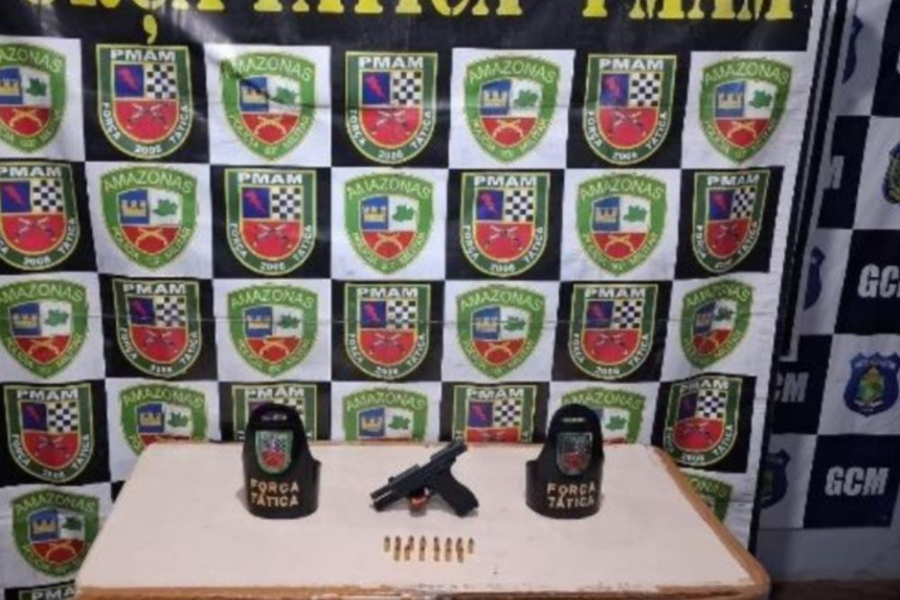 Dupla é detida com pistola após tentativa de homicídio no interior do Amazonas Dupla é detida com pistola após tentativa de homicídio no interior do Amazonas