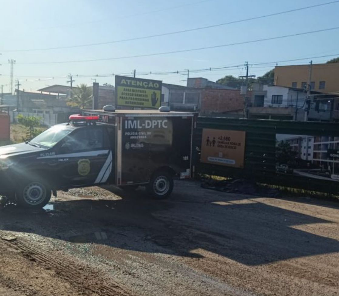 Corpo é encontrado por populares na avenida Manaus 2000 Corpo é encontrado por populares na avenida Manaus 2000