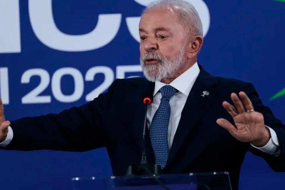  Lula afirma que Brics continuar&aacute; debatendo alternativas ao d&oacute;lar.