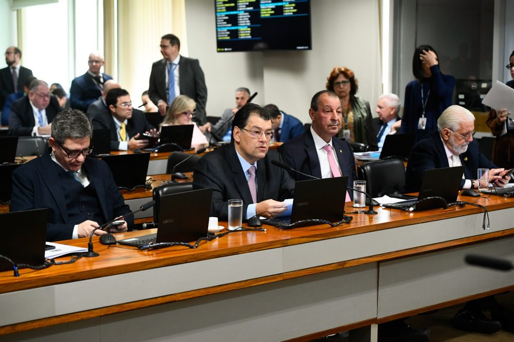 Senador Eduardo Braga integra a lista dos "100 Cabeças do Congresso Nacional" pela 13ª vez Senador Eduardo Braga integra a lista dos "100 Cabeças do Congresso Nacional" pela 13ª vez