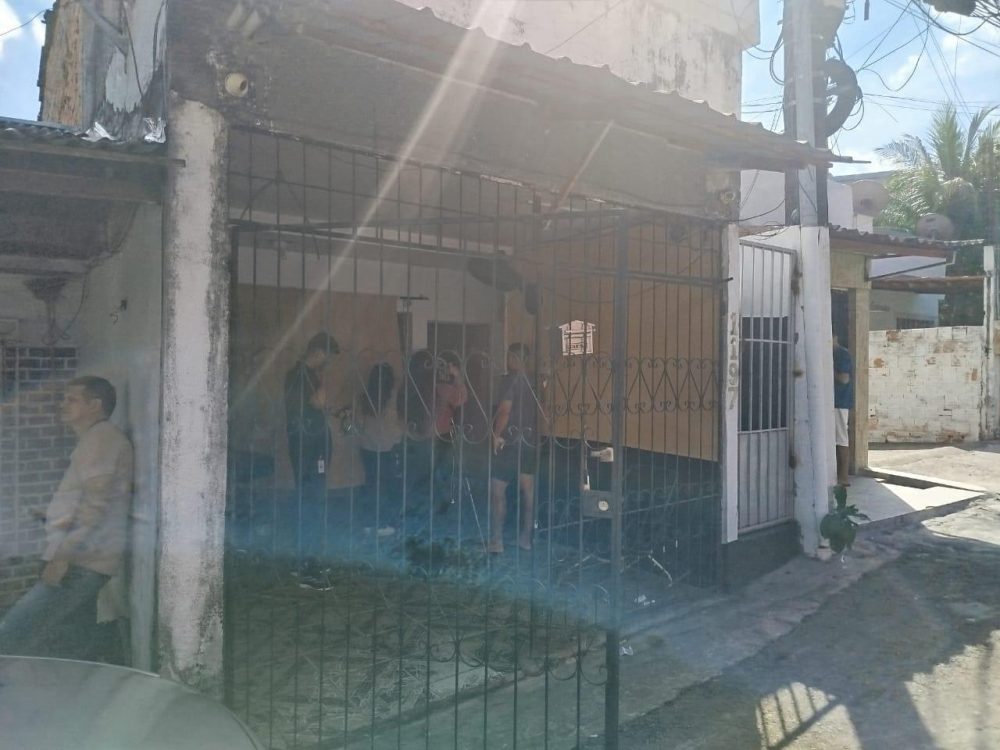 Bebê de pouco mais de um mês é encontrado morto em kitnet em Manaus Bebê de pouco mais de um mês é encontrado morto em kitnet em Manaus