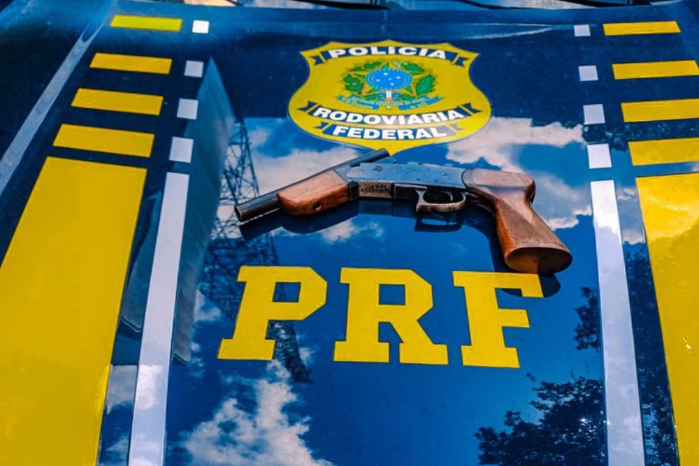 PRF apreende pistola e espingarda durante fiscaliza&ccedil;&otilde;es na BR-174