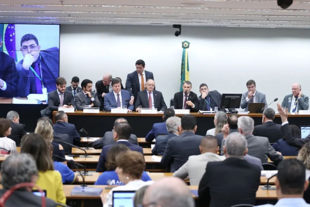 Comiss&atilde;o da C&acirc;mara aprova PEC que permite parcelamento de d&iacute;vidas de estados e munic&iacute;pios.